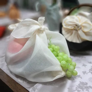 백자 곁 아이보리 함